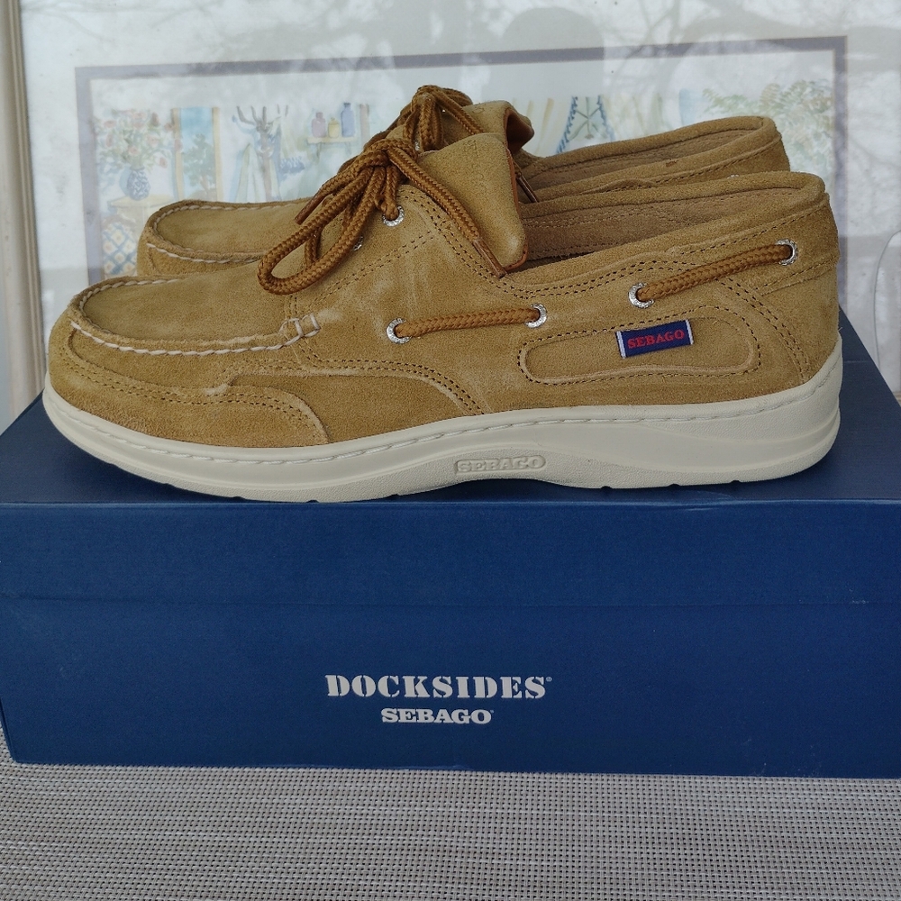 NWB Sebago "Scotty" Cognac Brown Suede 3-Eye Boat Shoes. Size 10 Regular.